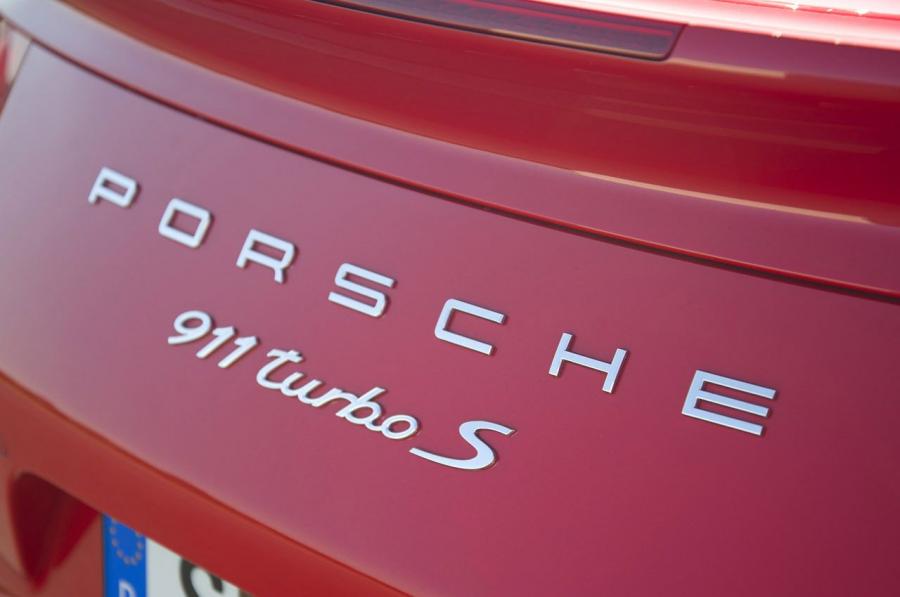  Porsche 911 Turbo S 2014 года  (фото 8 из 33)